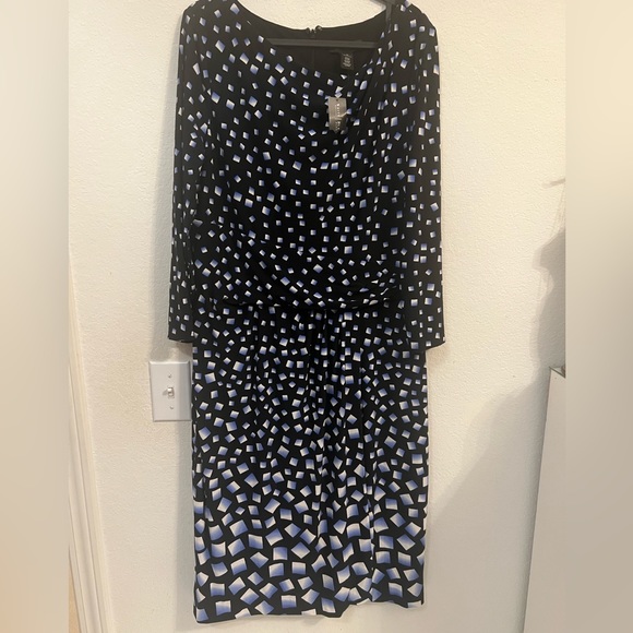 🌻WHBM Elegant Ombré Cube Design Dress - Picture 4 of 16